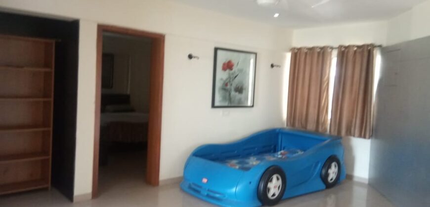 4 BHK FLAT FOR SALE