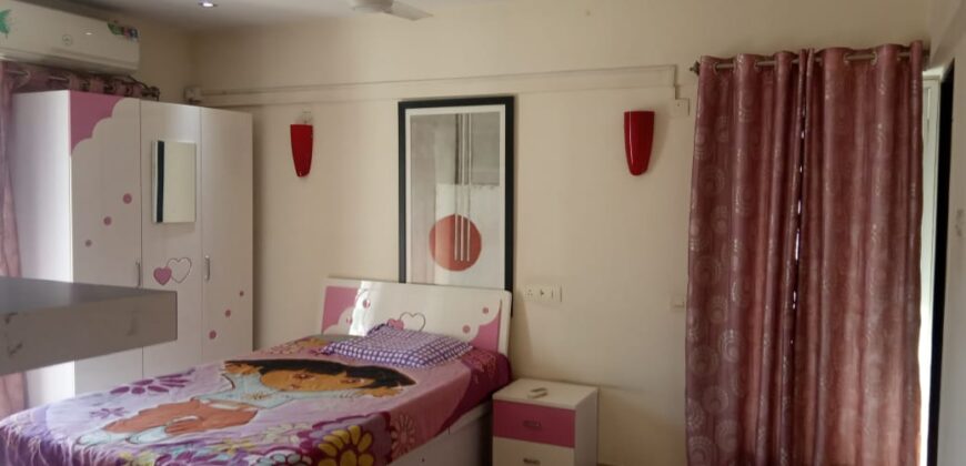 4 BHK FLAT FOR SALE