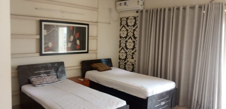 4 BHK FLAT FOR SALE