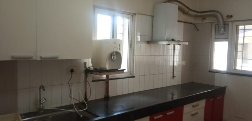 4 BHK FLAT FOR SALE